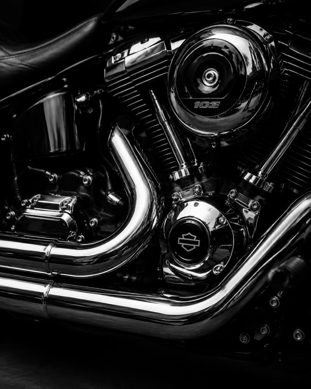 Detalhe cromado de motocicleta